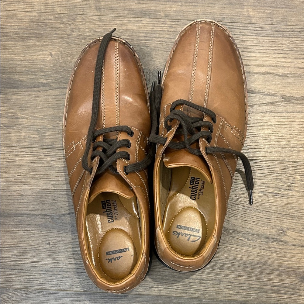 Clarks Men's Tan Leather Oxfords
